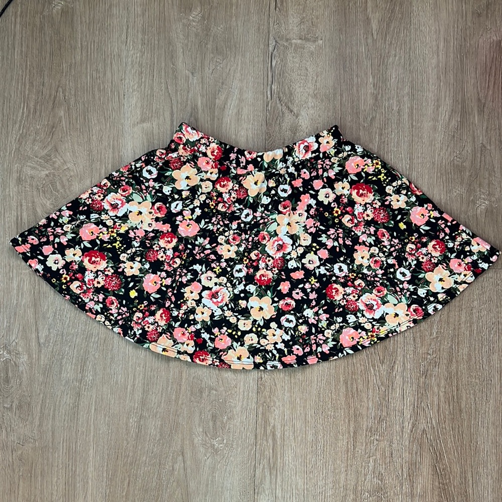 Wet Seal Multicolor Floral Mini Skater Skirt Size: Medium.